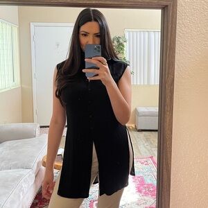 Westbound Black sleeveless button down top with slits